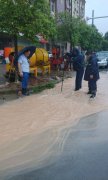 兴国县工业园所：暴雨期间疏通排水设施 保障市民生命财产安全