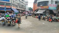 兴国县城管局领导带队对五丰菜市场进行整治保持效果防反弹